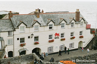 Clovelly red lion